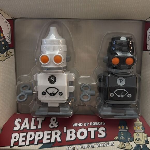 NWB- Suck UK Salt And Pepper Shaker Robots - Picture 5 of 8
